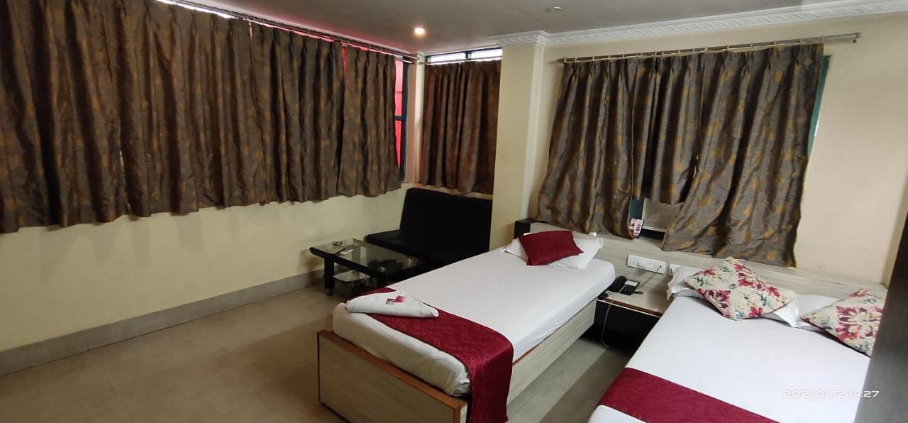 Hotel Royal Residency Силигури Экстерьер фото