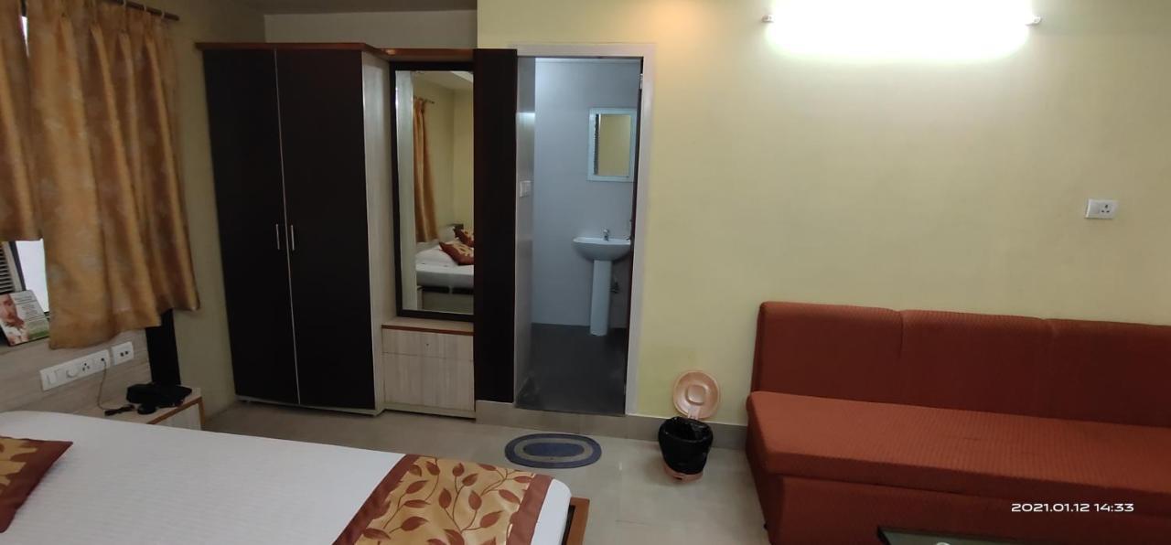 Hotel Royal Residency Силигури Экстерьер фото