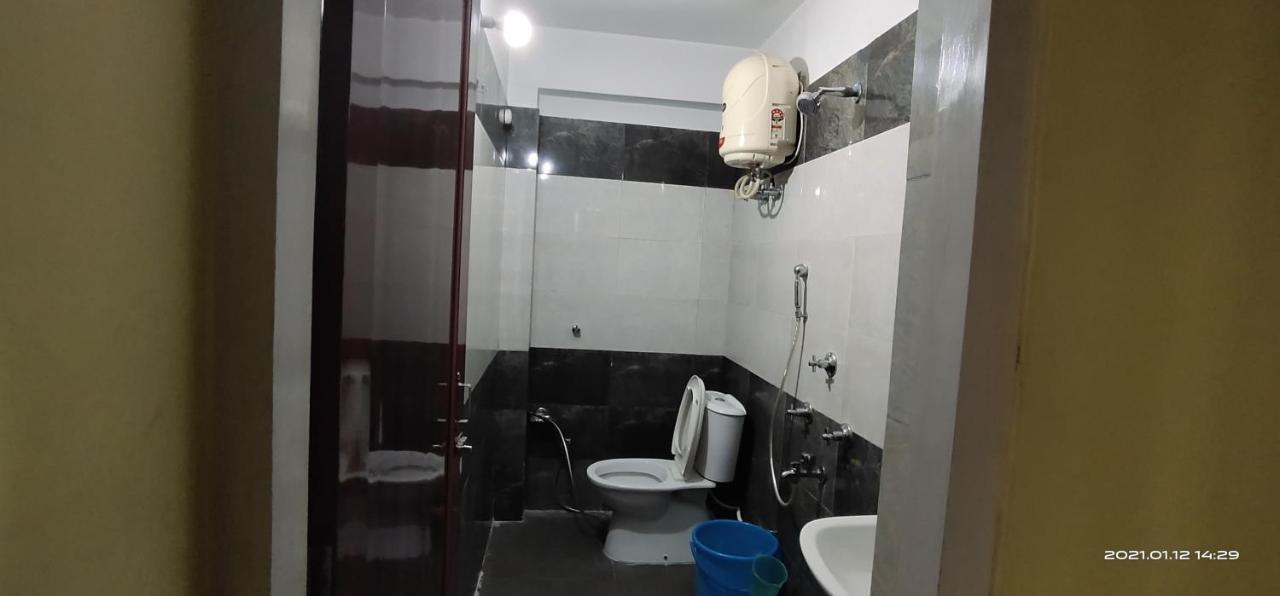 Hotel Royal Residency Силигури Экстерьер фото